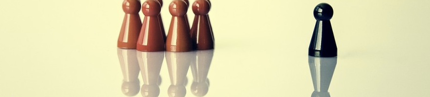 a group of red game pieces on the left and a solitary blue piece on the right.